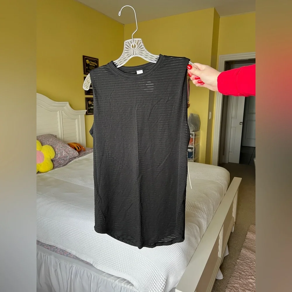 NWT - Lululemon - ‘Brunswick Muscle Tank *Sheer Stripe’ - Black - Size 4 - Picture 6 of 9